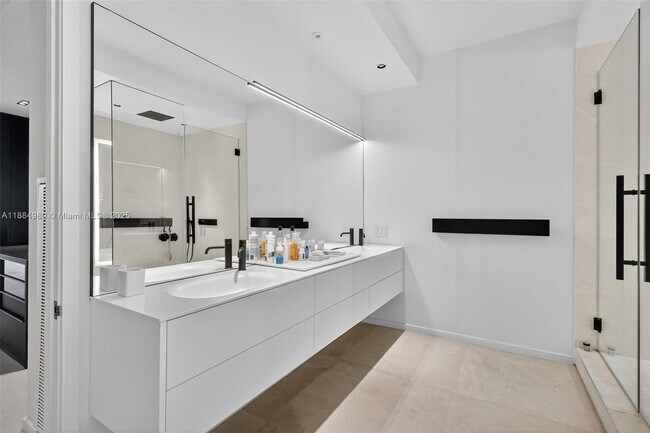 Building Photo - 9705 Collins Ave
