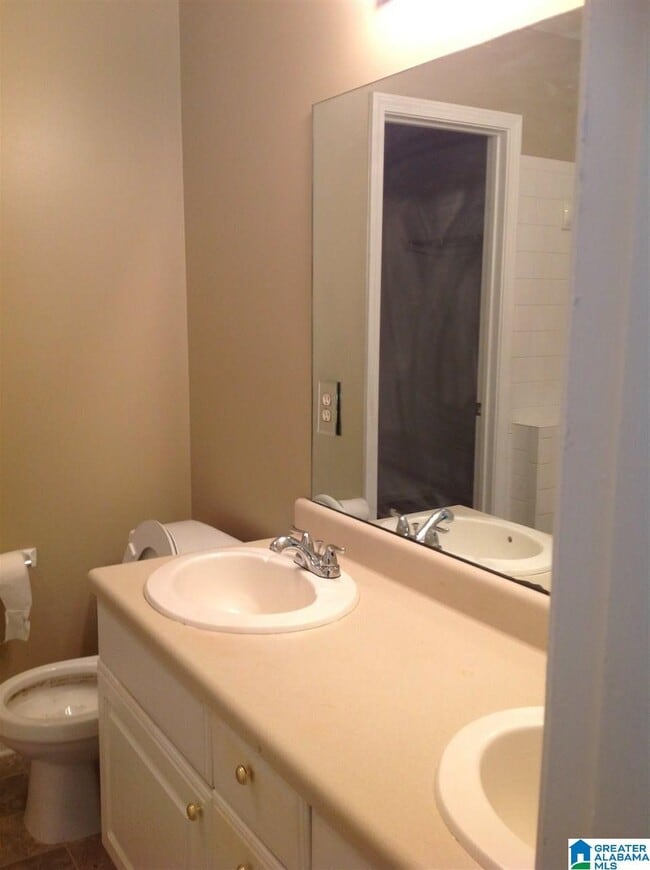 Building Photo - 200 Willow Point Cir