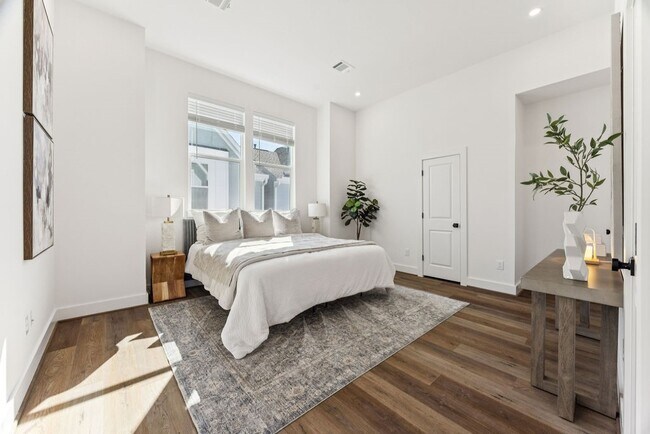 Building Photo - 2125 Hoskins Dr