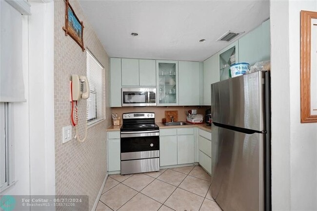 Building Photo - 6851 SW 22nd Ct