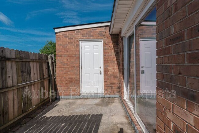 Building Photo - 2311 Walden Dr