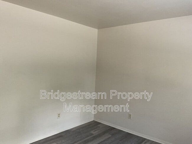 Building Photo - 3015-1D Idlewild Dr