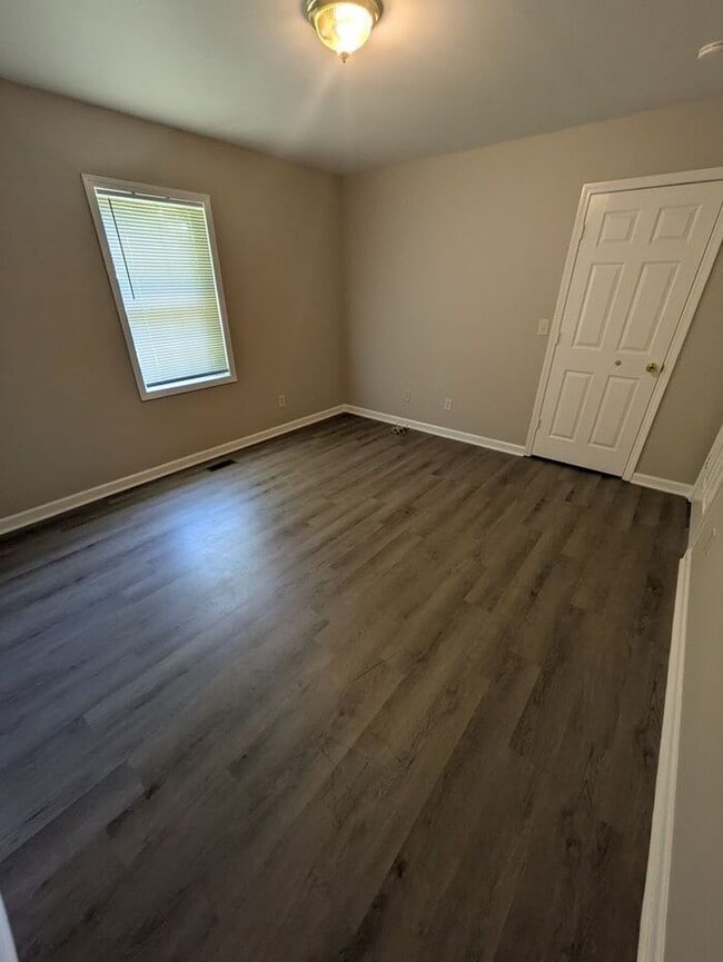 Building Photo - 2BD/1BA Unit in Newton