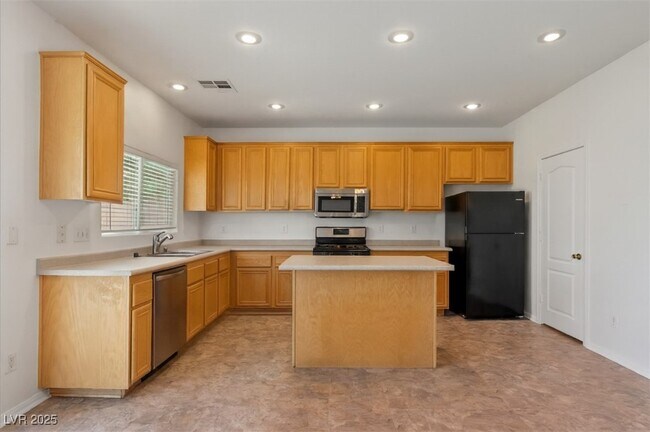 Building Photo - 4905 Apache Valley Ave