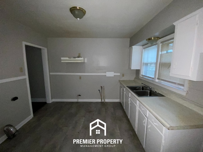 Building Photo - 1716 Warner Ave