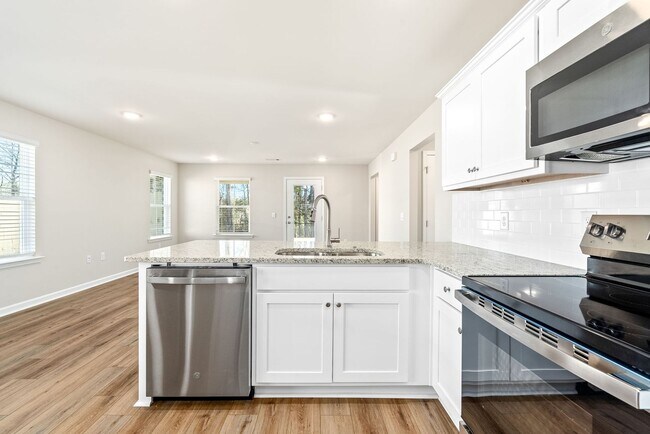 Building Photo - 1/2 off 1st months rent if you sign a lease by 6/1/26!