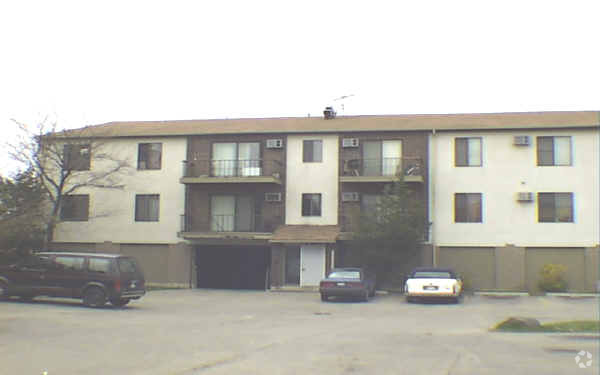 Primary Photo - 404 E Bailey Rd
