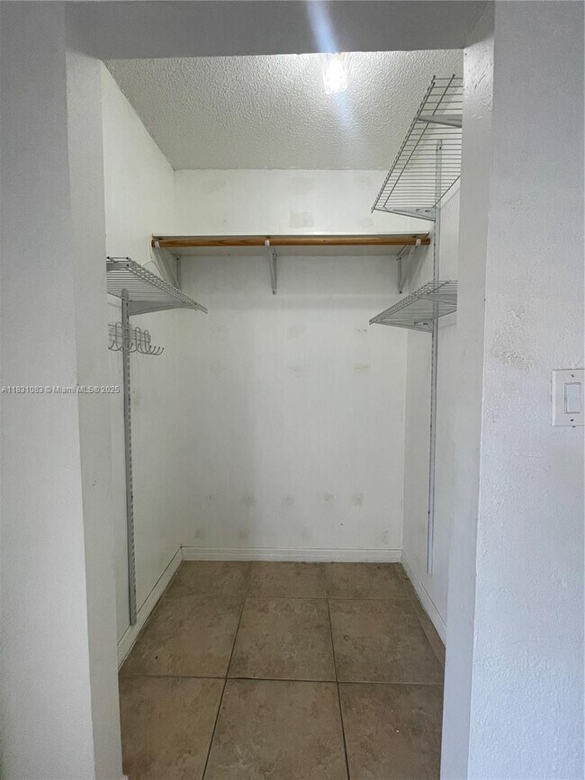 Building Photo - 5470 W 26th Ct