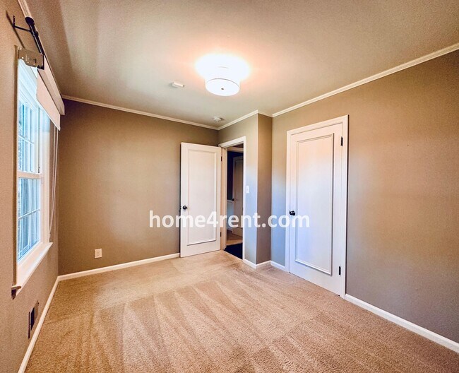 Building Photo - Updated Ranch Style Home in Prairie Villag...