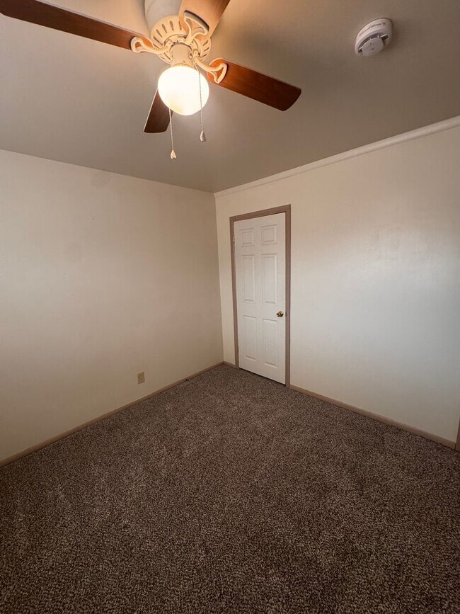 Building Photo - Charming 2-Bedroom Ranch-Style Home with Attached Garage $1280/$1280