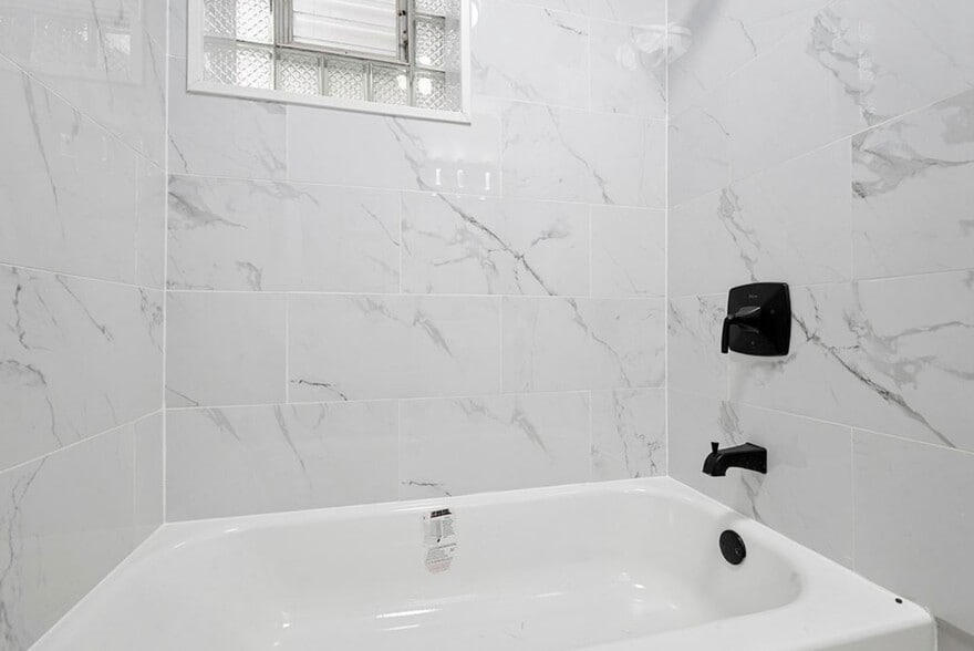 Building Photo - 1809 W Armitage Ave