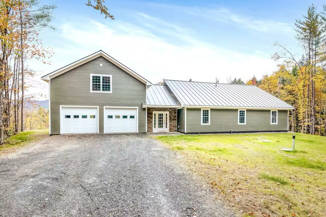 Building Photo - 4 Bedroom in Waterbury, VT Available NOW (Furnished + Utilities included)