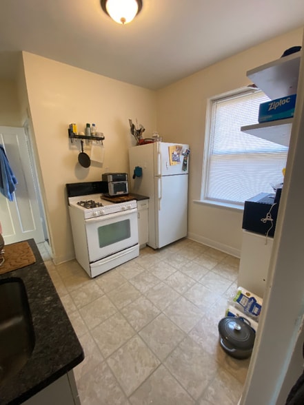 Building Photo - 2106 W Thomas St