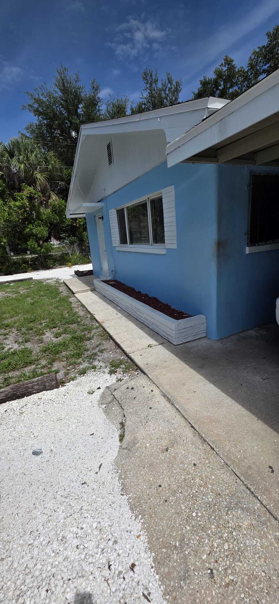 Building Photo - 2252 Maple Ave