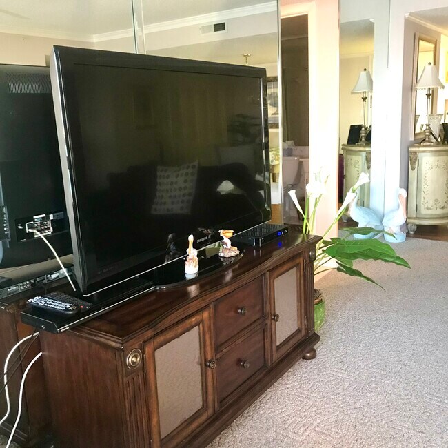 Building Photo - 255 Dolphin Point