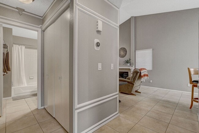 Building Photo - Fully Furnished 1-Story Home for Rent in t...