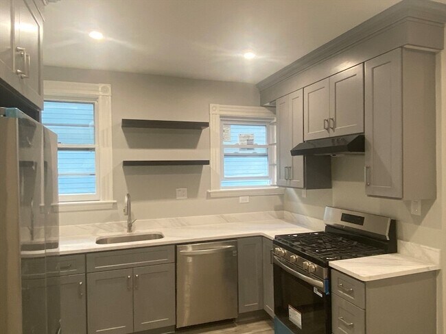 Building Photo - 811 Somerville Ave