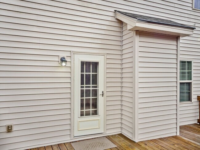 Building Photo - Welcome to Pepperwood Lane!