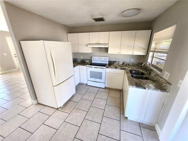 Building Photo - 7321 Exemplar Dr