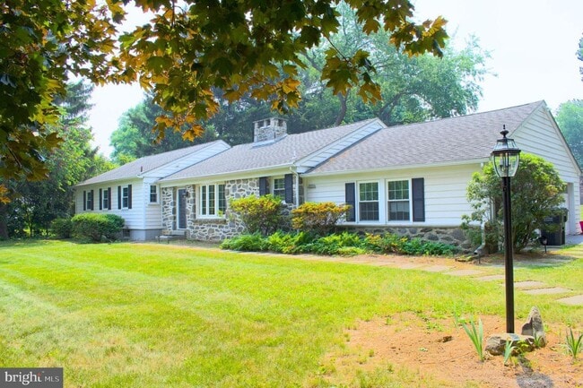 Primary Photo - 414 Warren Rd