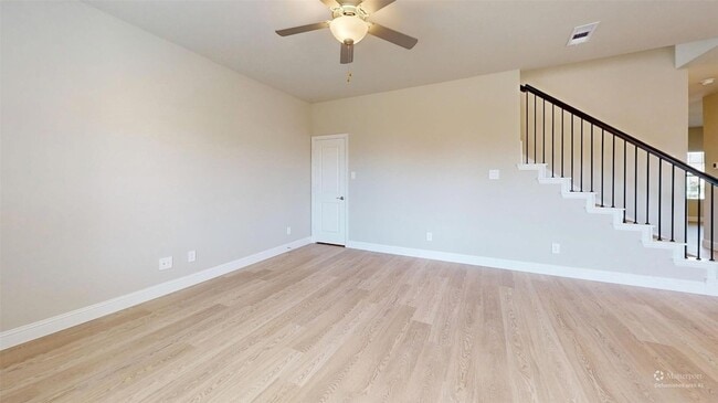 Building Photo - 2102 Dunbar Dr