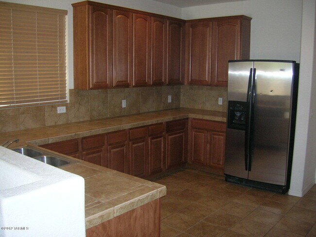 Building Photo - 9008 N Roebling Dr