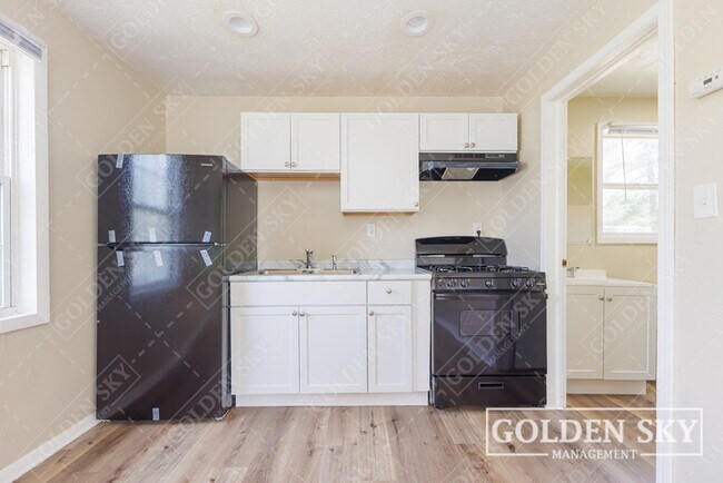 Building Photo - 119 E 1st St