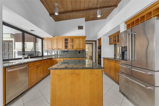 Building Photo - 15305 SW 74th Ct