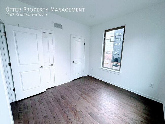 Building Photo - 2142 Kensington Walk