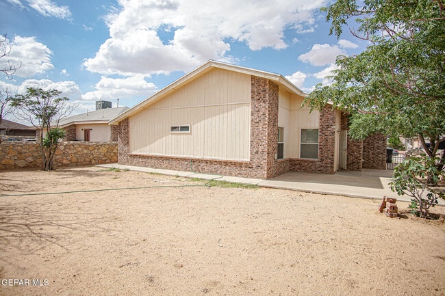 Building Photo - 14504 Thayer Pease Ave
