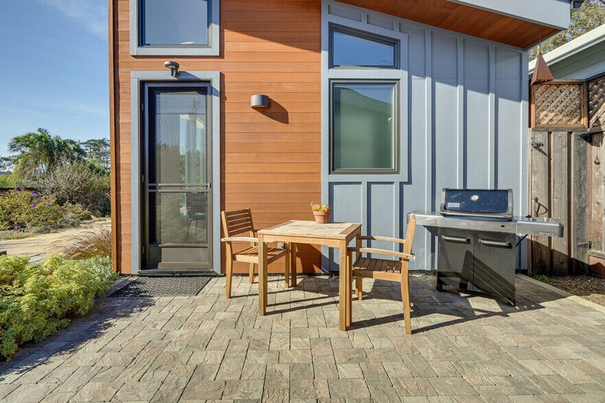 Building Photo - 157 Ave Portola