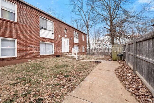 Building Photo - 318 Mt Everest Dr