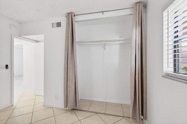 Building Photo - 500 SW 2nd Ave