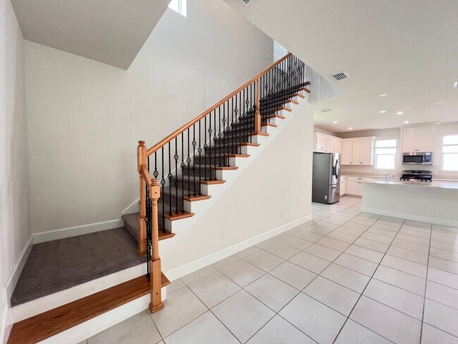 Building Photo - Gorgeous Furnished Home in Winter Garden!