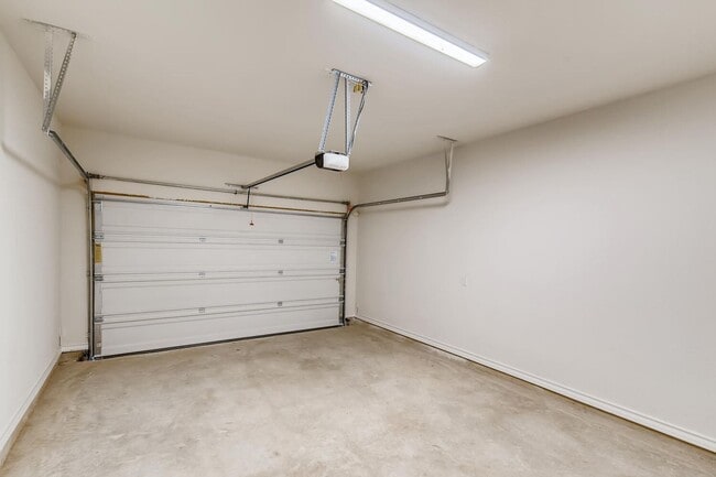 Building Photo - Lynwood Village Community