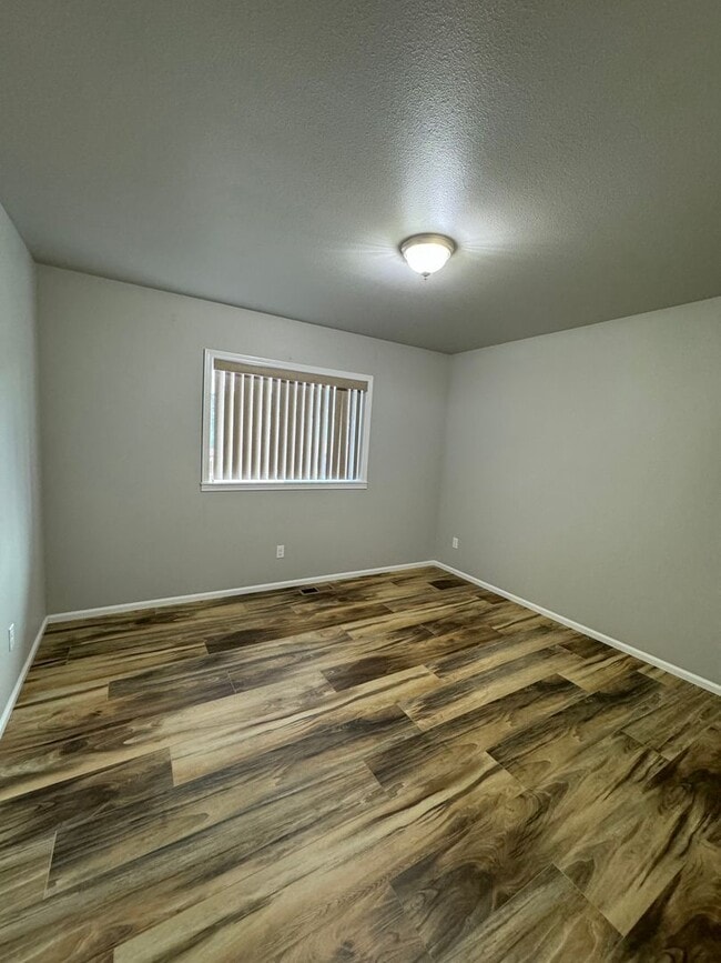 Building Photo - Newer Sutherlin 3 Bedroom 2 bath home