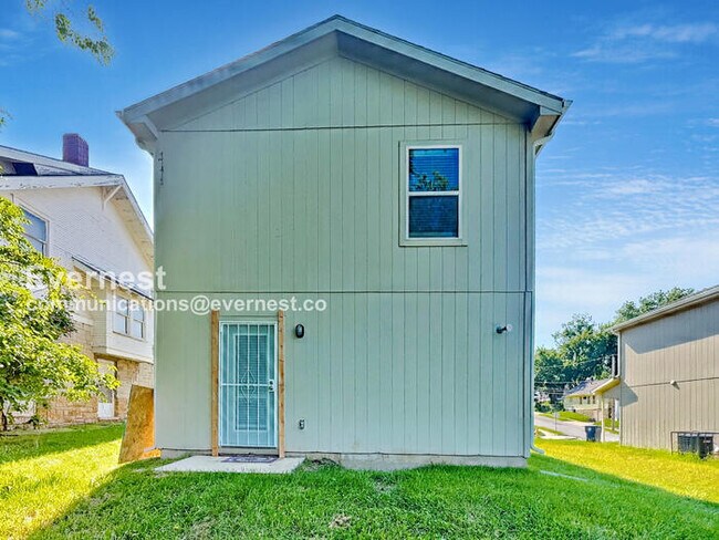 Building Photo - Limited Time Special Offer! / Lovely 3-Bedroom Home with Hookups / Pet-Friendly / Available Now!