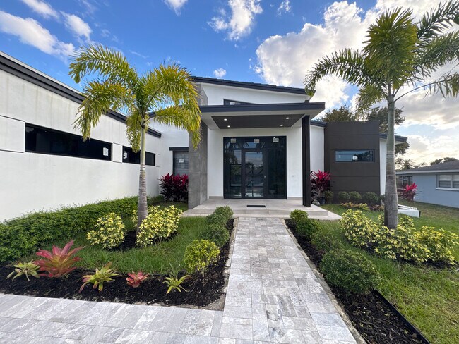 Building Photo - 1882 Coral Point Dr