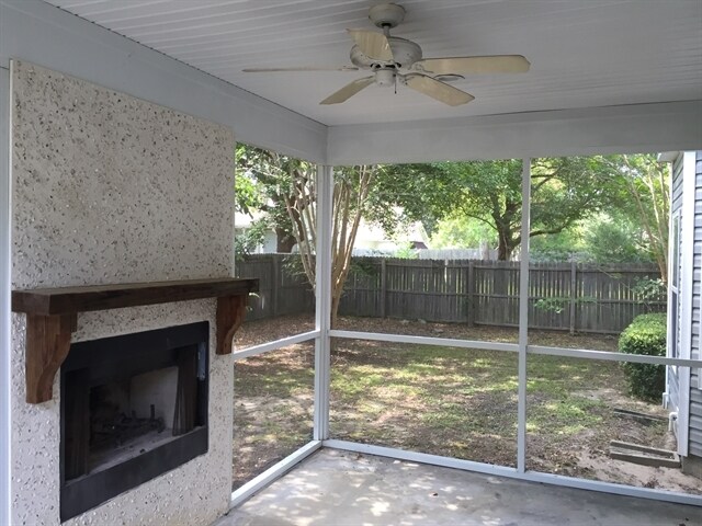 Building Photo - 10 Capers Creek Dr