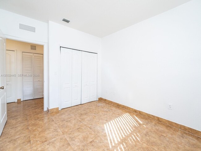 Building Photo - 1663 SE 27th Dr