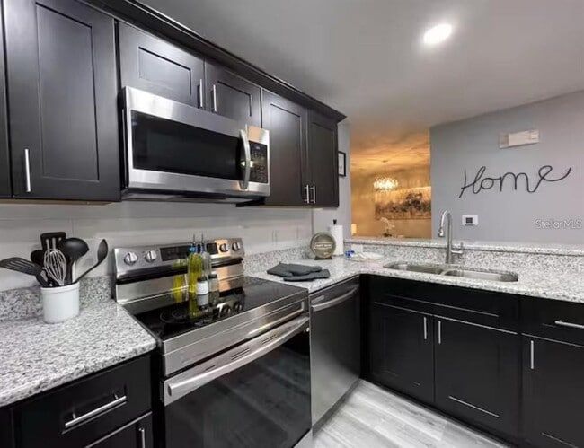 Building Photo - 2798 Club Cortile Cir