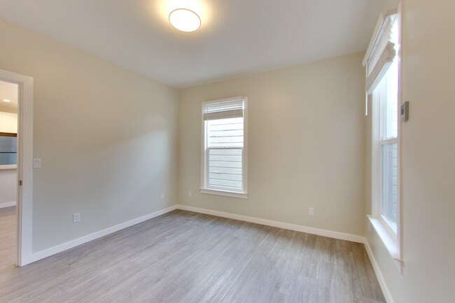 Building Photo - $500 Gift Card!!! Renovated 2BD/2BA with L...