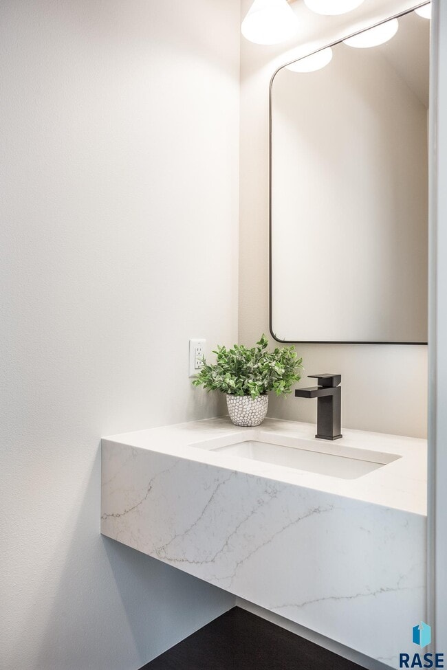 Building Photo - 2803 S Terry Ave