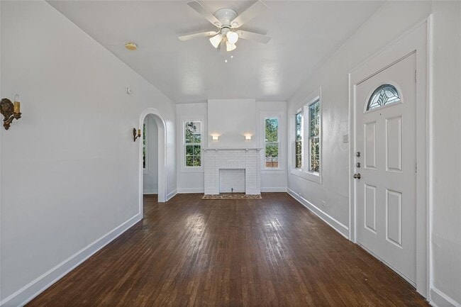 Building Photo - 4414 Red River St