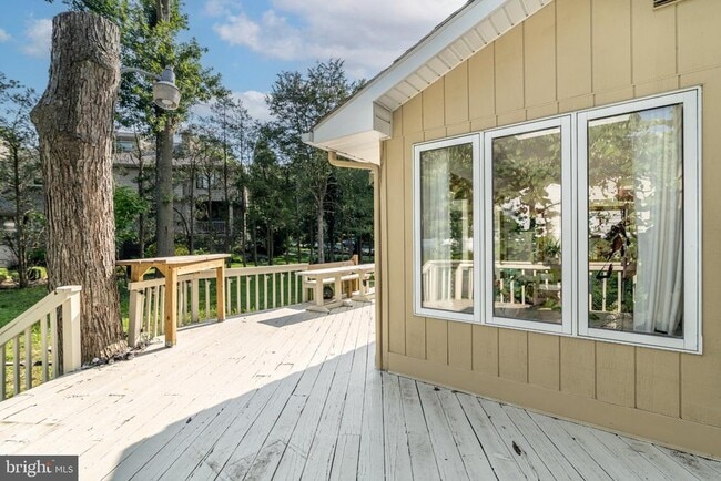 Building Photo - 1800 Lark Ln