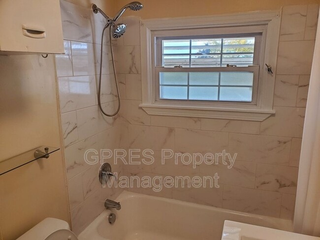 Building Photo - Great single family home in Verona