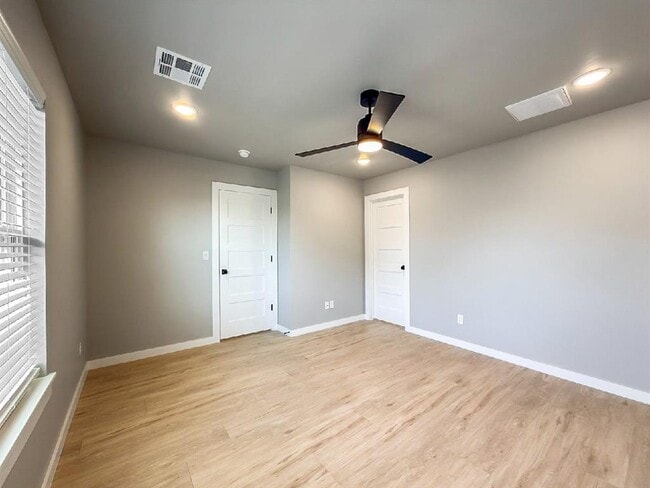 Building Photo - 2610 Crescent Ave