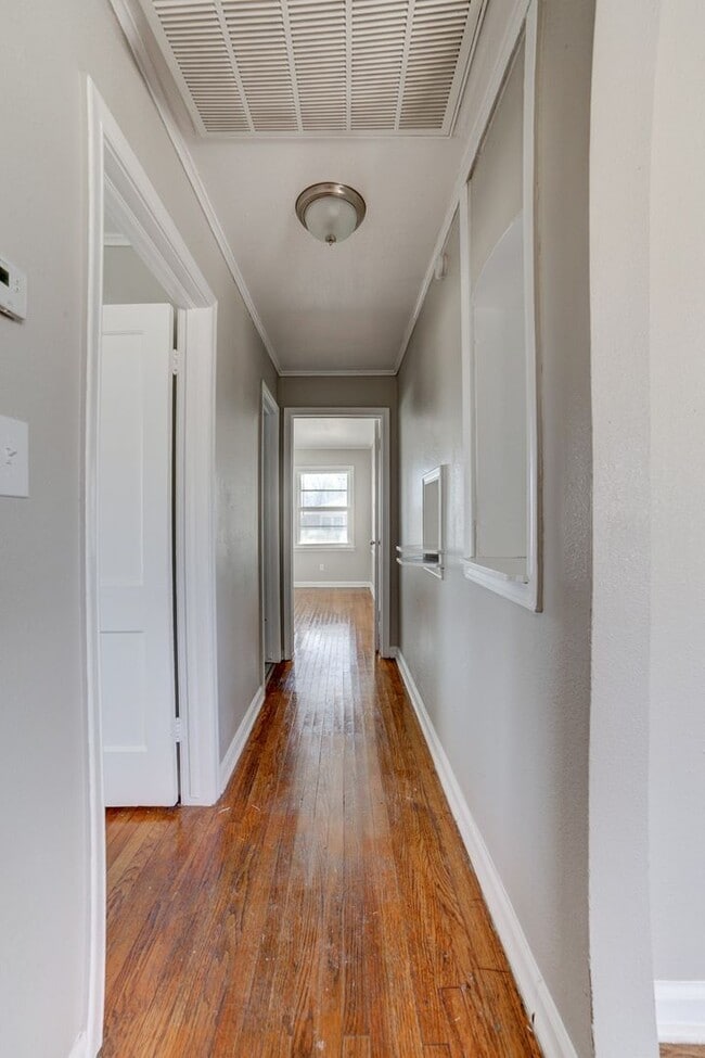Building Photo - Recently Updated 3 Bed 1 Bath Rental Home