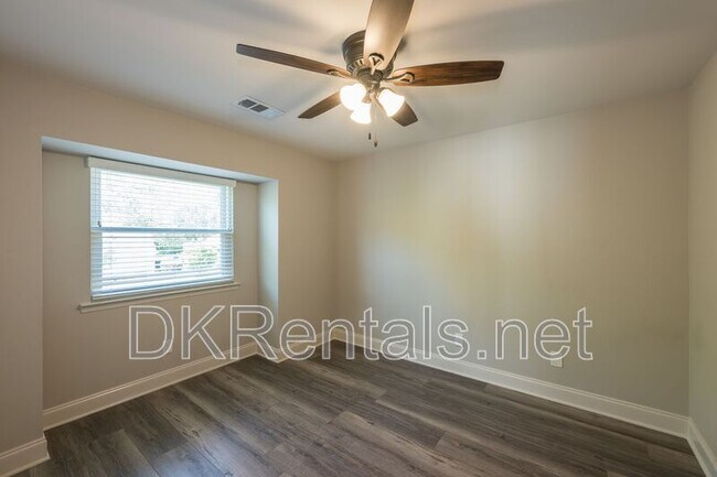 Building Photo - 898 Halston Ct