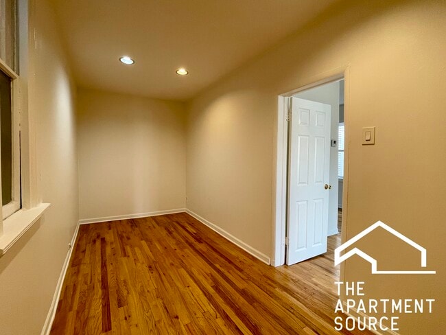 Building Photo - 2223 N Hoyne Ave